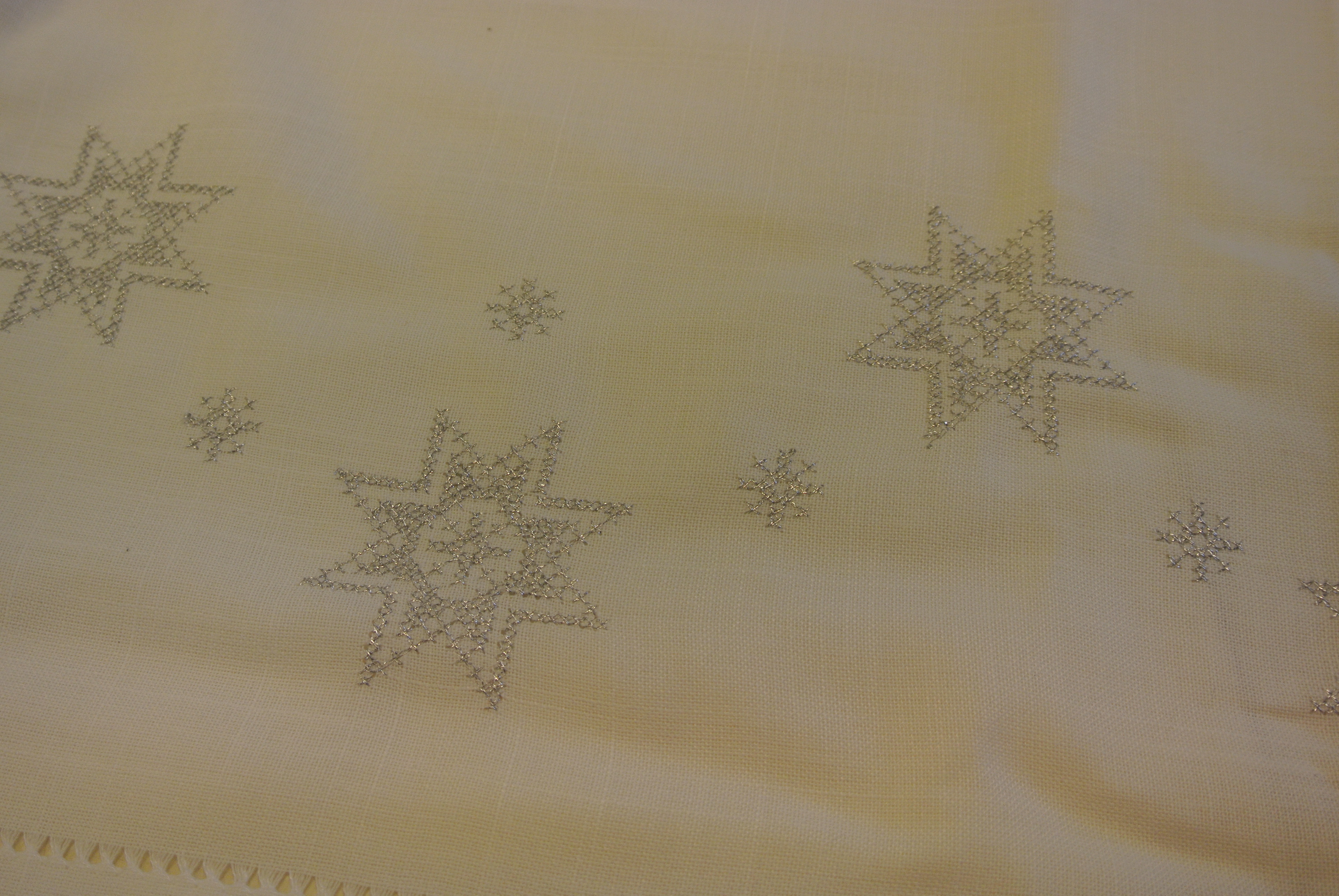ljus botten med broderade silver flinger - 2