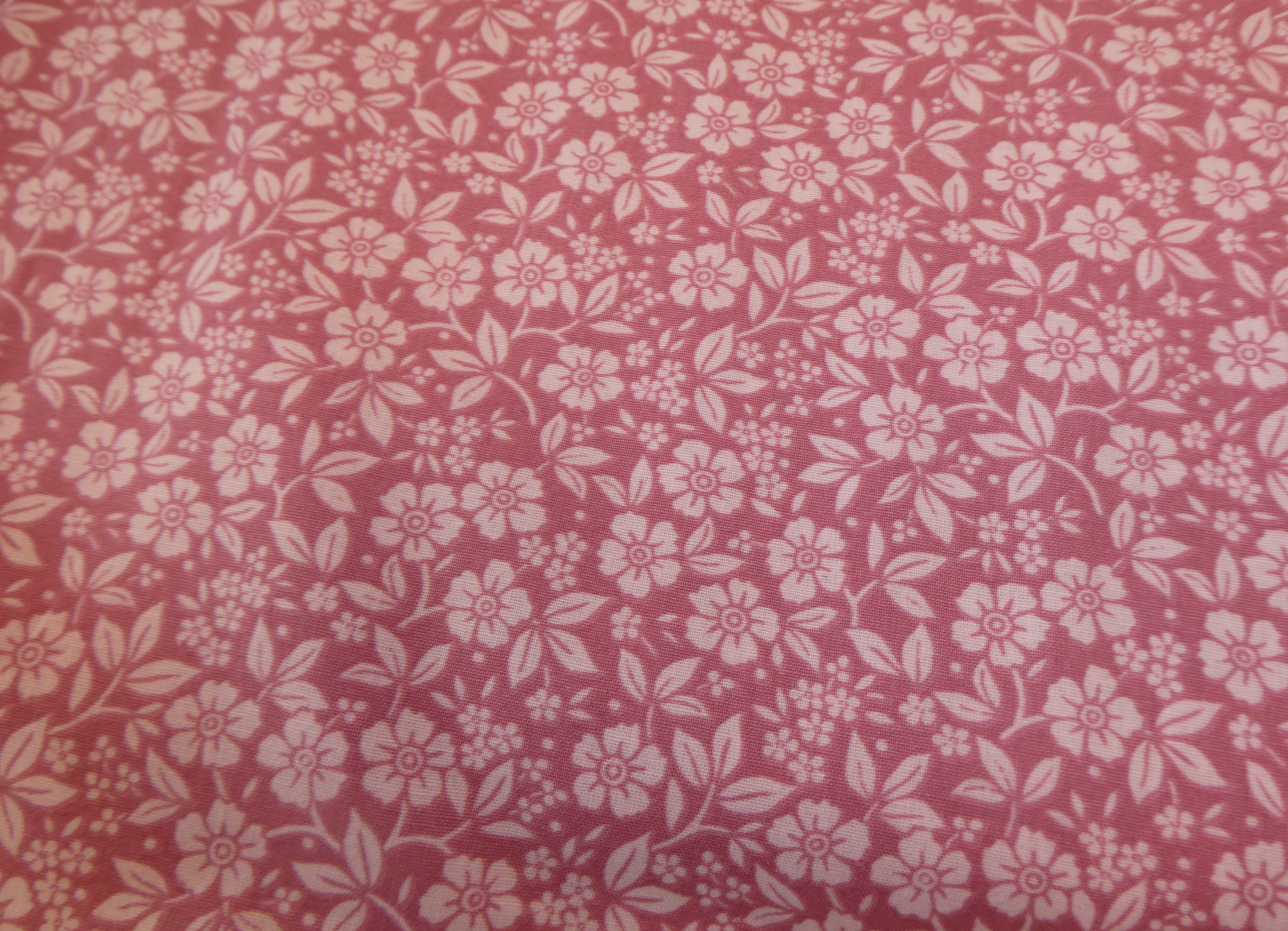blommor på rosa botten