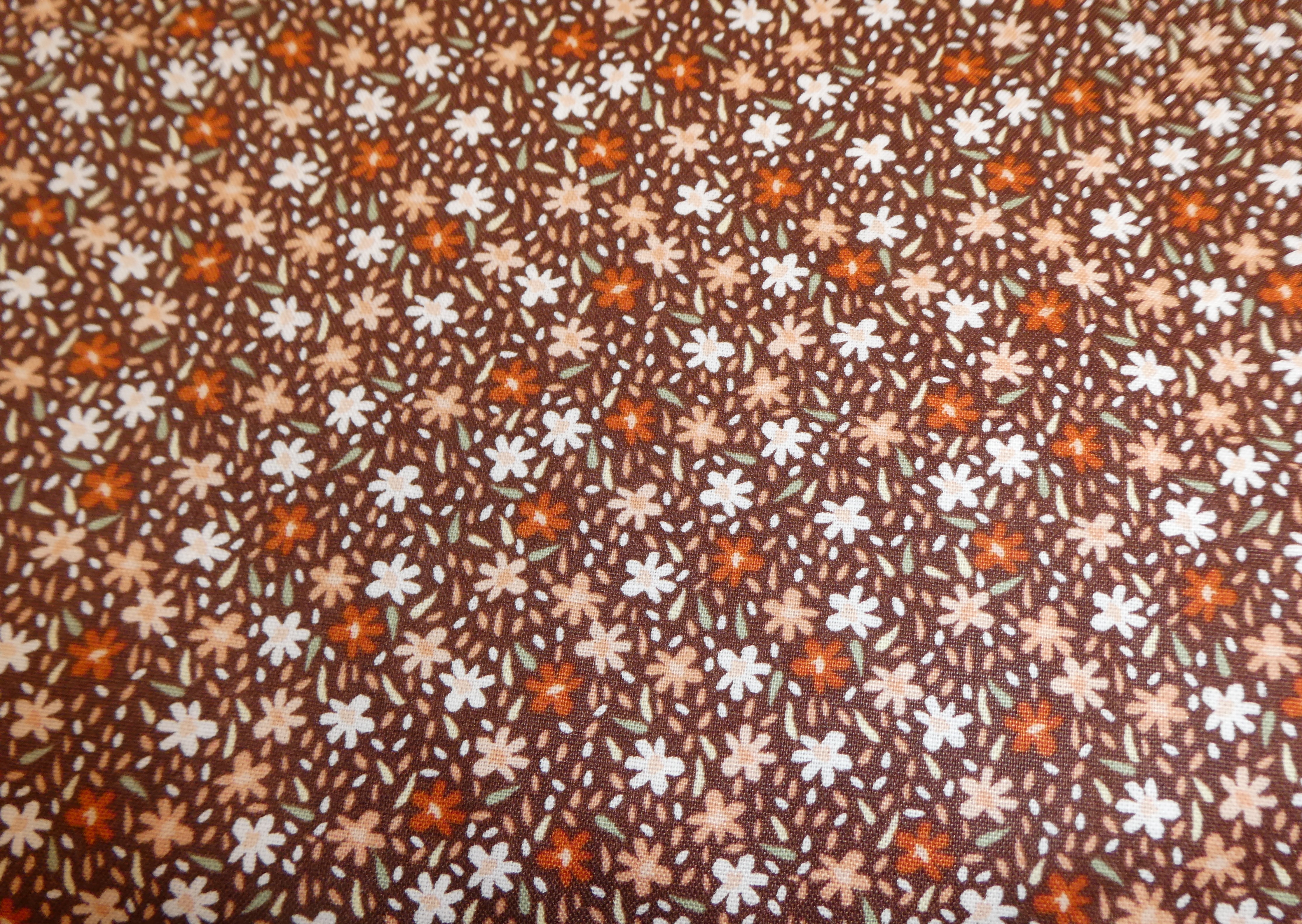 brun  botten med små blommor