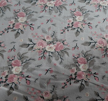 ljus grå botten med blommor i rosa toner