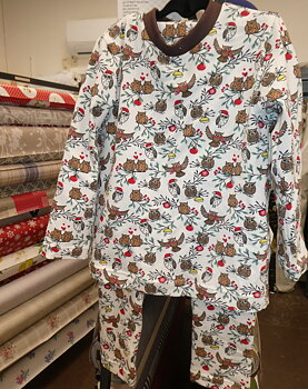 pyjamas byxor och tröja med tomteugglor
