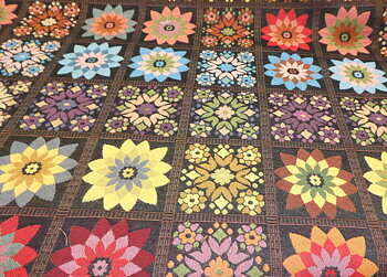 Grandma brun botten med blommor i rutor