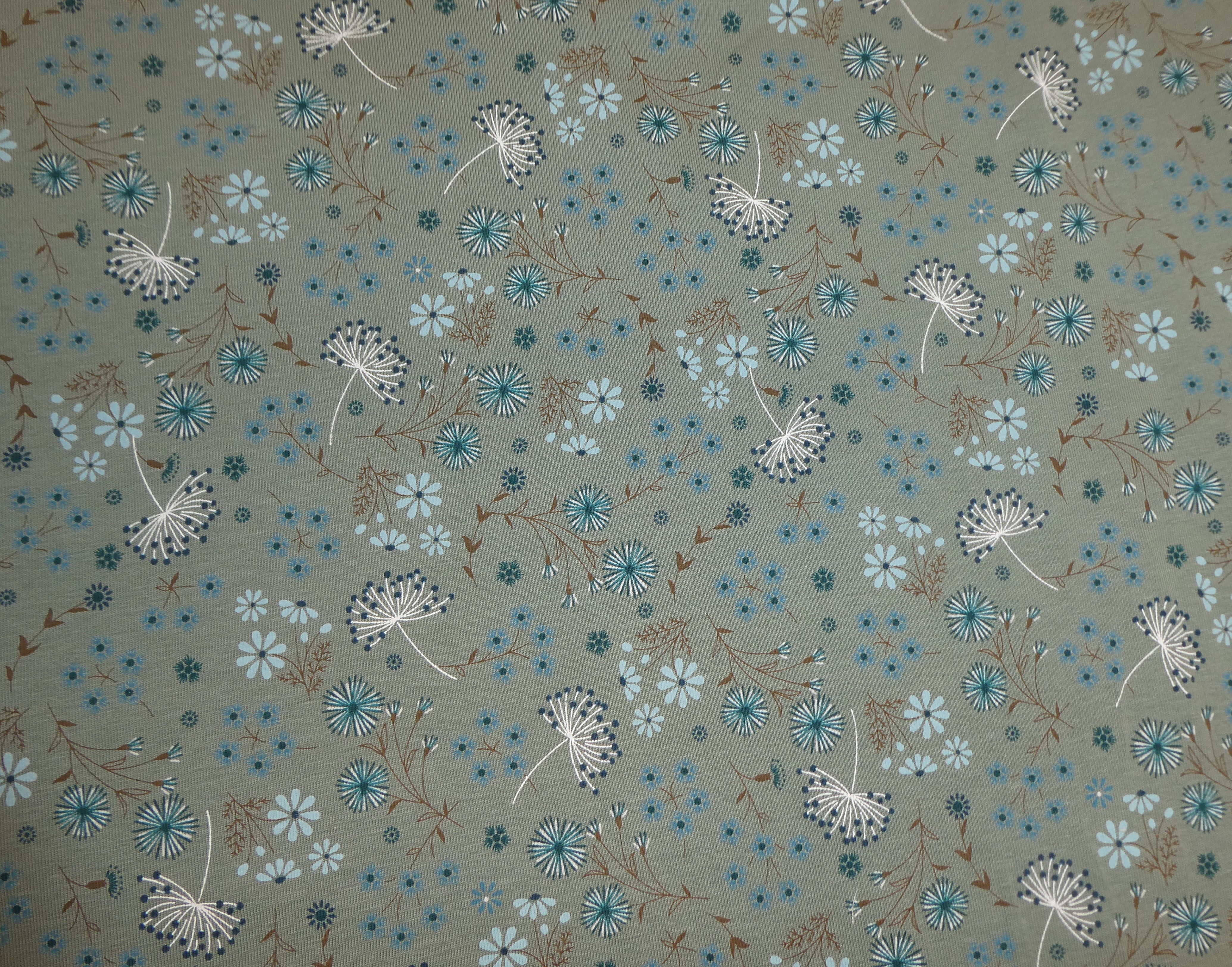 grå grön botten med blommor