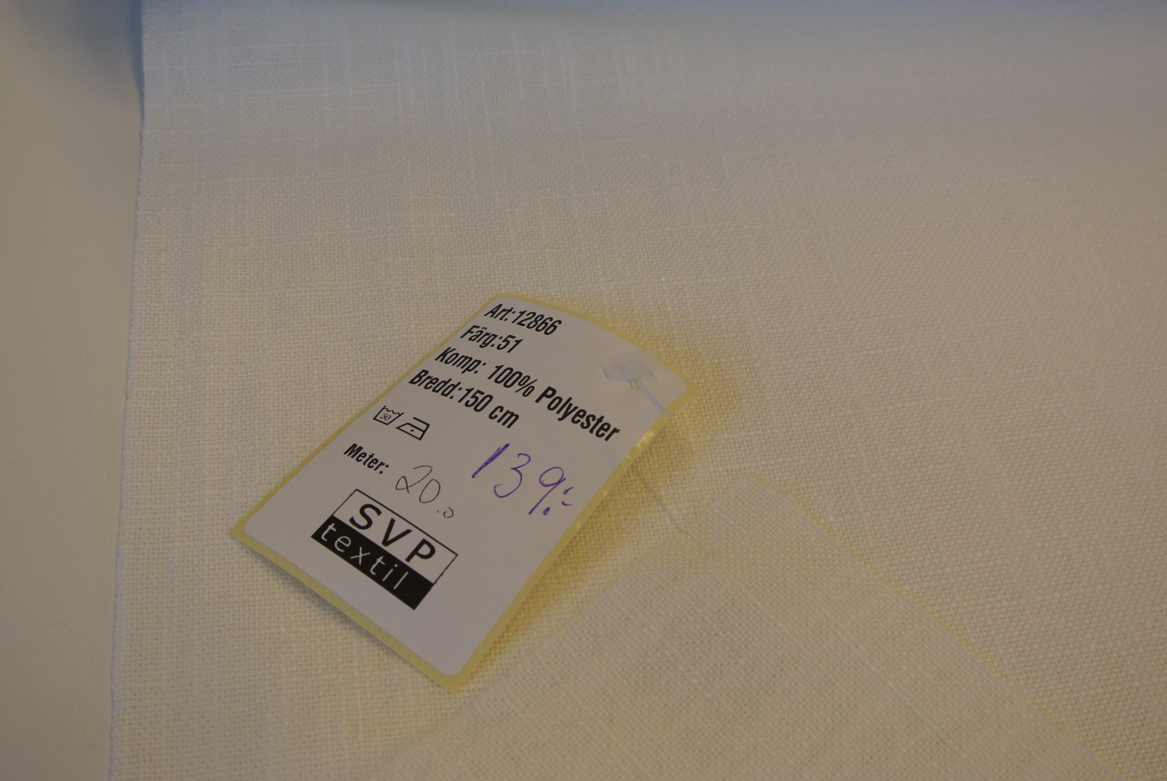 enfärgad vit lite grövre vävd - 2