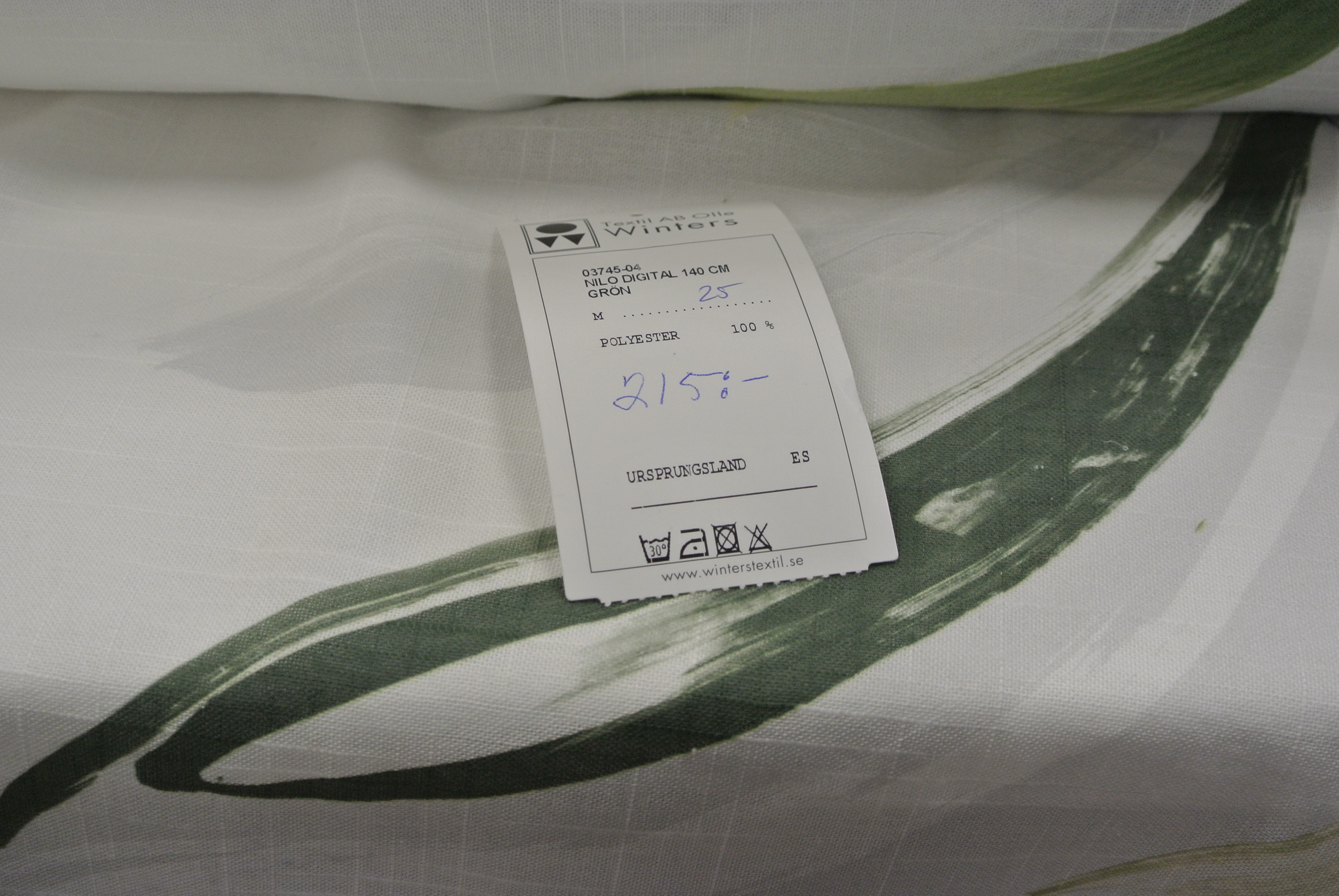 Nilo Digital på ljus botten med blommor i gröna toner  - 2