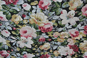 ADA svart botten med multifärgade  blommor