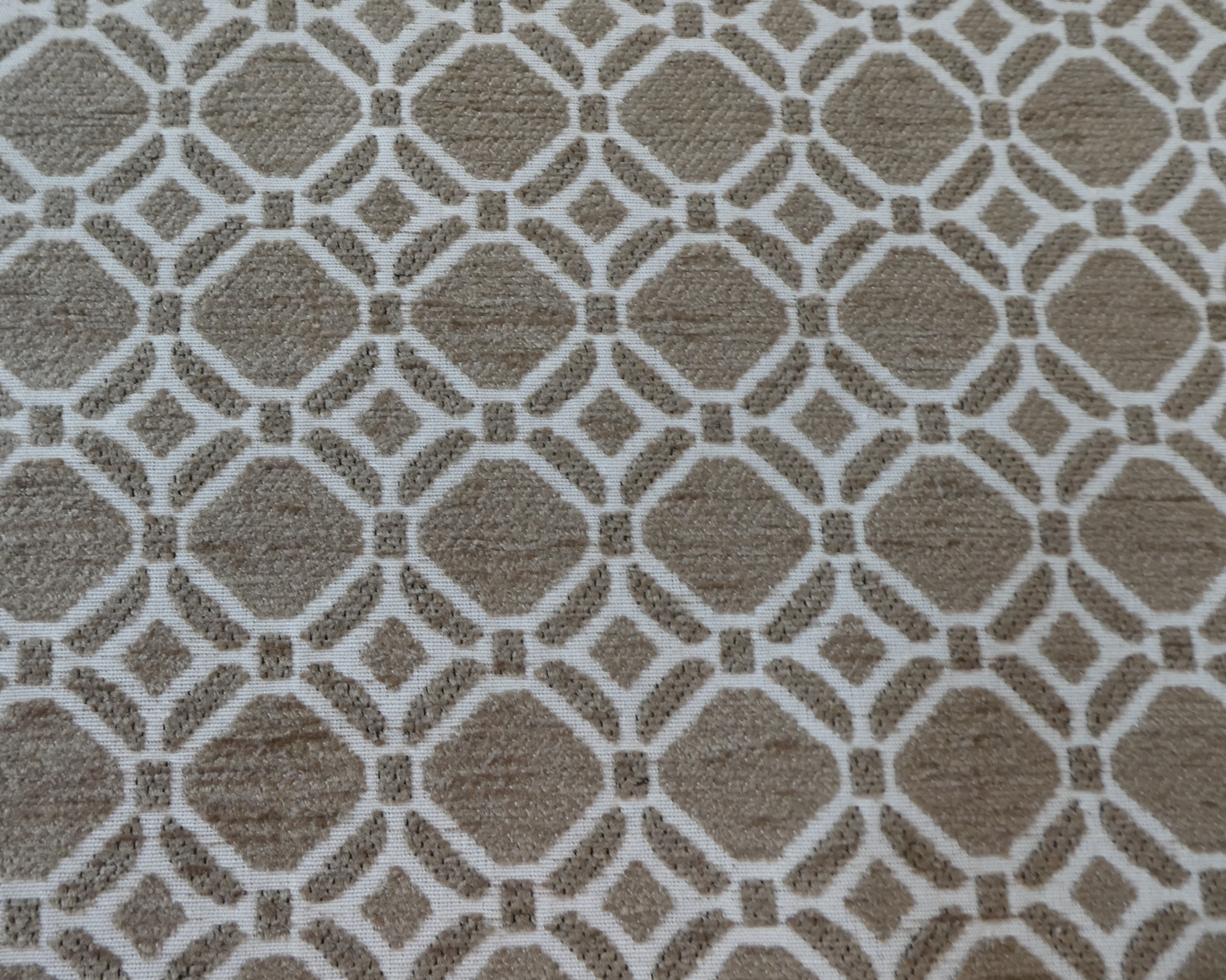 diagonalrutig i beige och offwithe