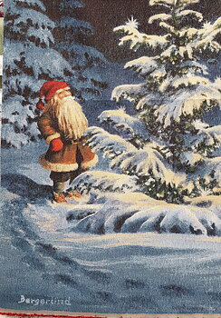 Jul gobeläng med tomte i skogen