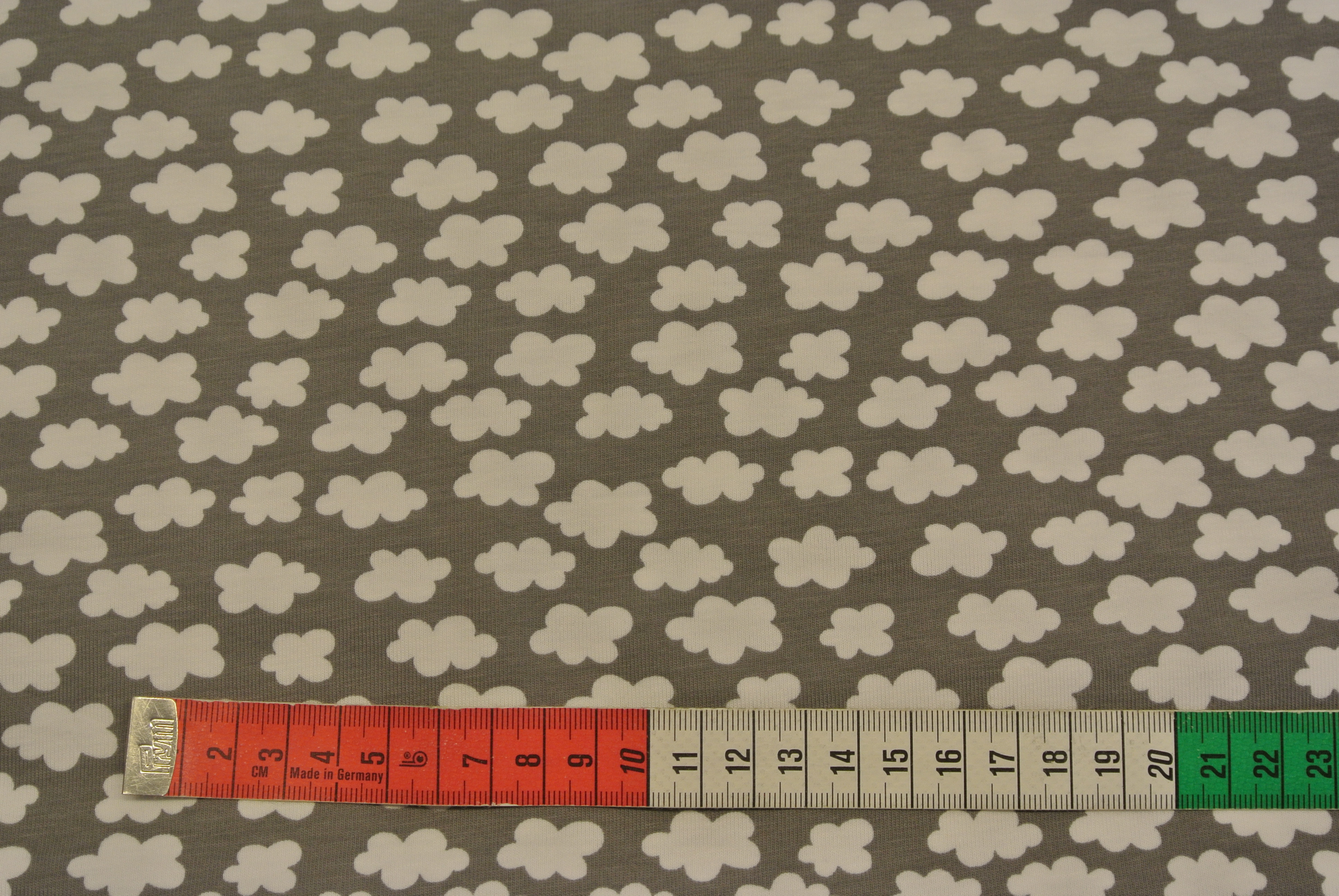 Beige botten med vita moln