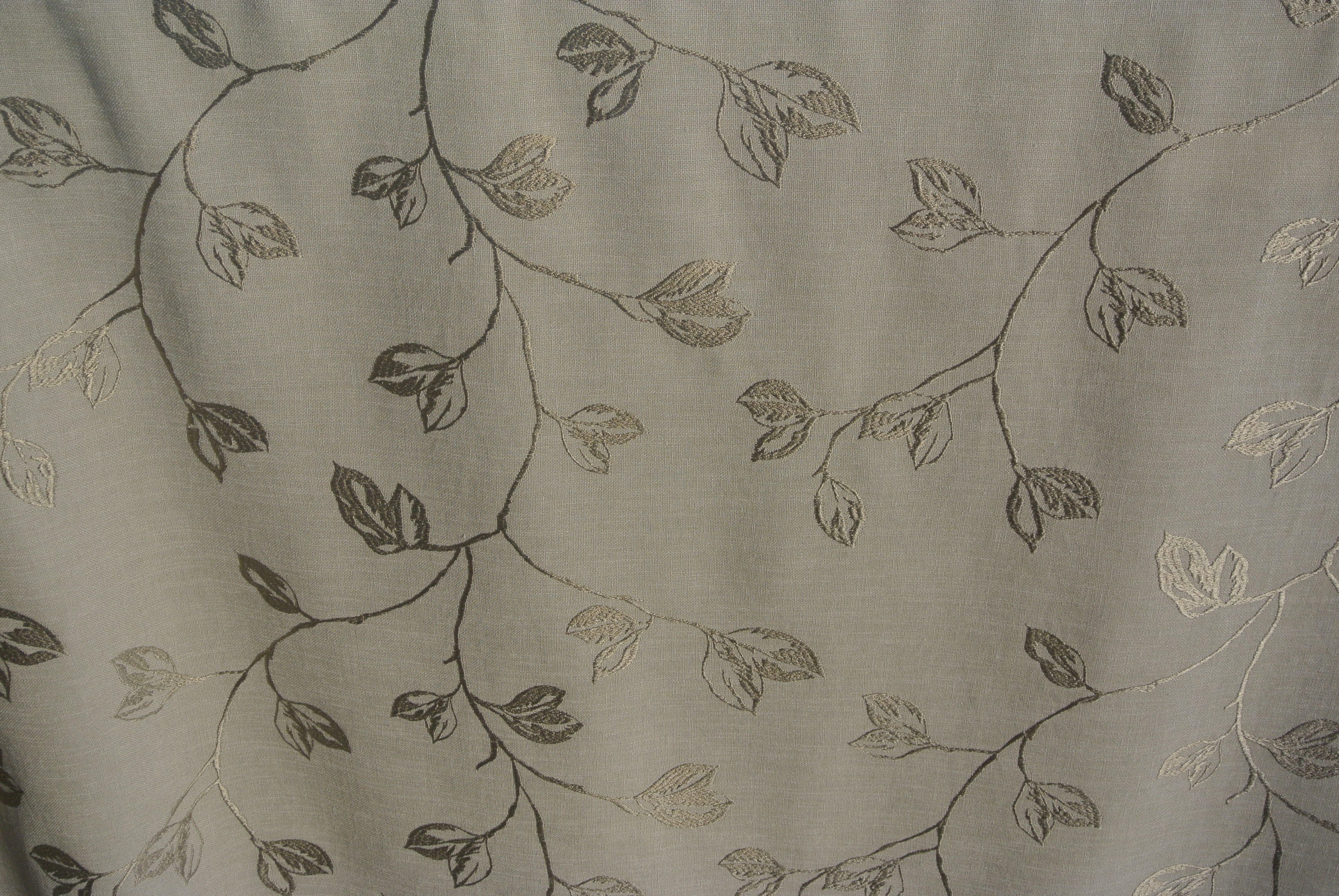 American linen ljusbeige botten med broderi i mörkare nyans