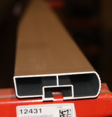 12431 sivusuojaprofiili 30x100 P=7,6 anod. 1,293 kg/m