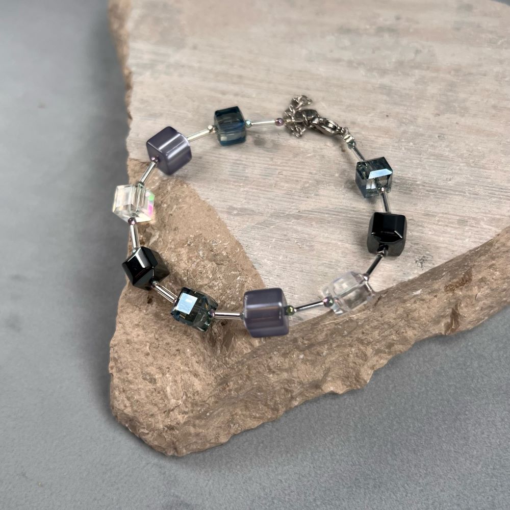 IAMLUND Vulkan armband grå
