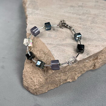 IAMLUND Vulkan armband grå