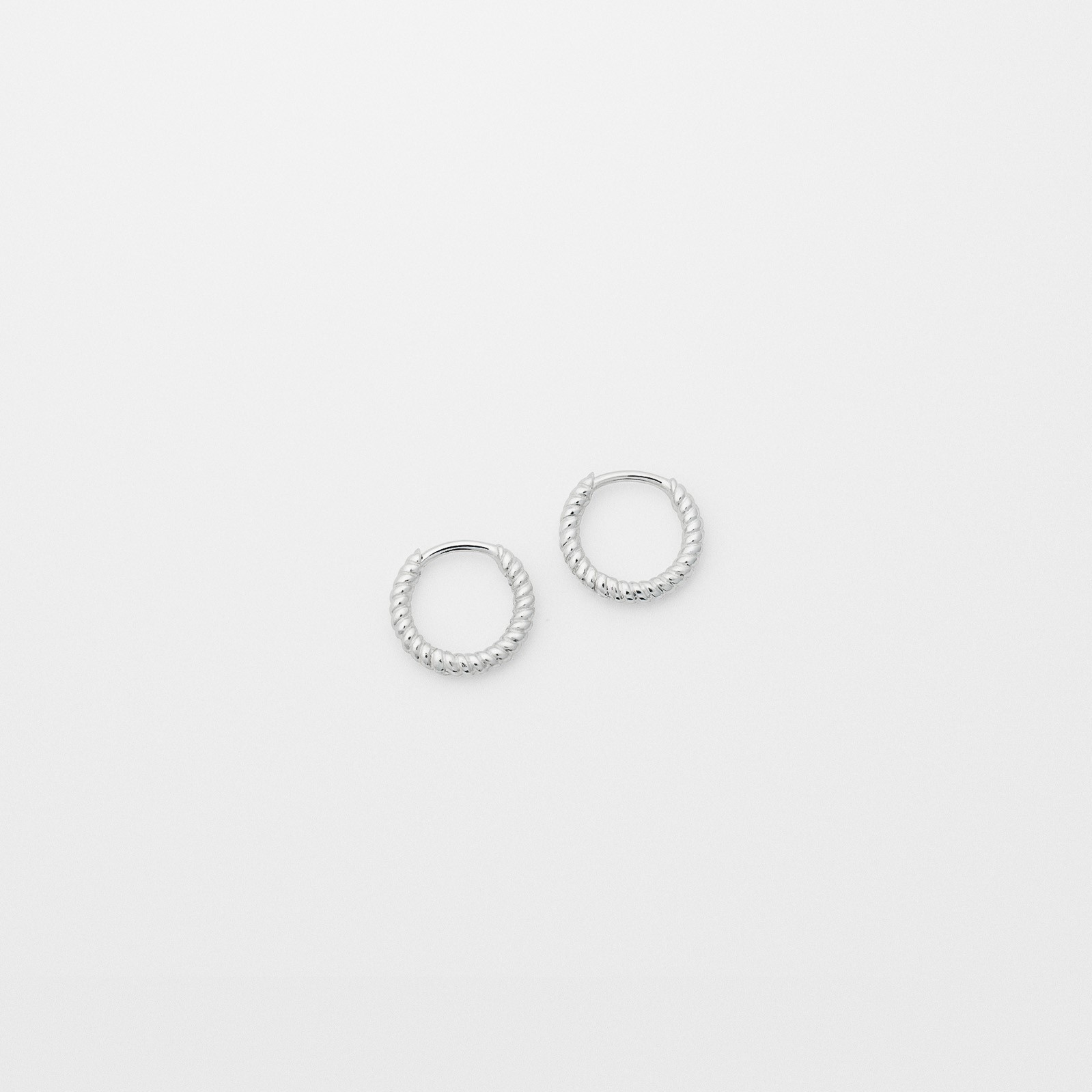 Syster P Beloved Twisted Small Hoops silver