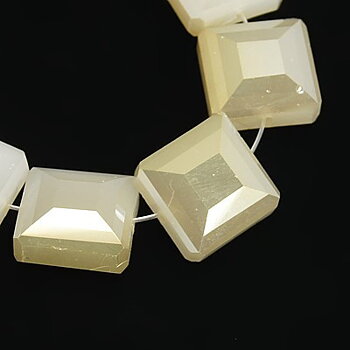 Glaspärlor fyrkant creme 13 mm 5 st