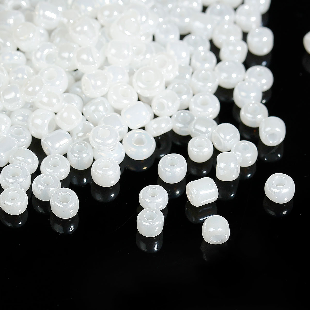 Seedbeads 6/0 vit med pärlglans