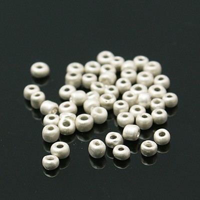 Seedbeads 8/0 frostad white smoke