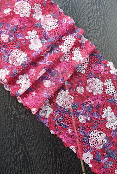 Hallonröd stretch spets med färgglada blommor - 20 cm