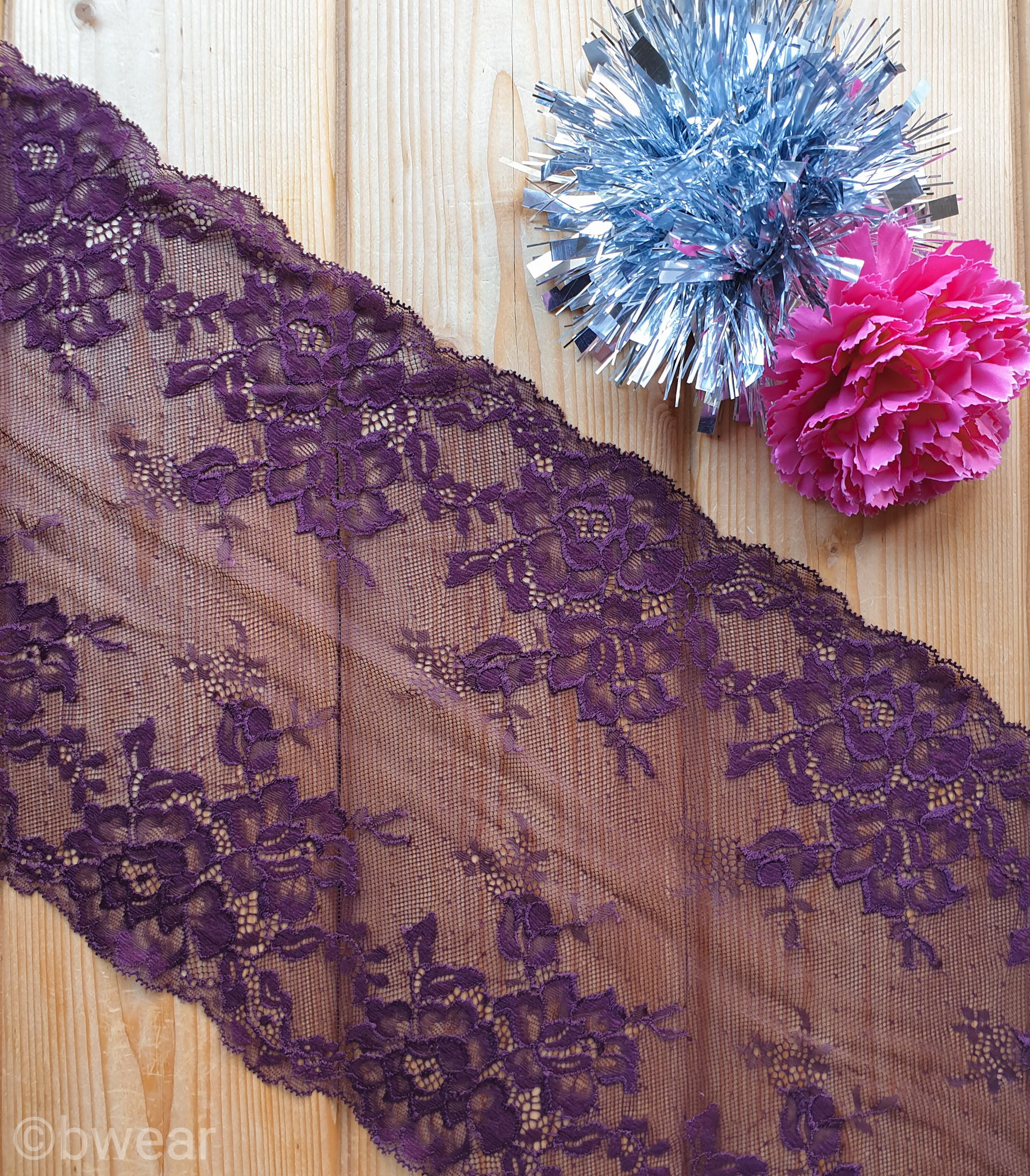 Stretch lace 22 cm - Delicate dark purple with flowers