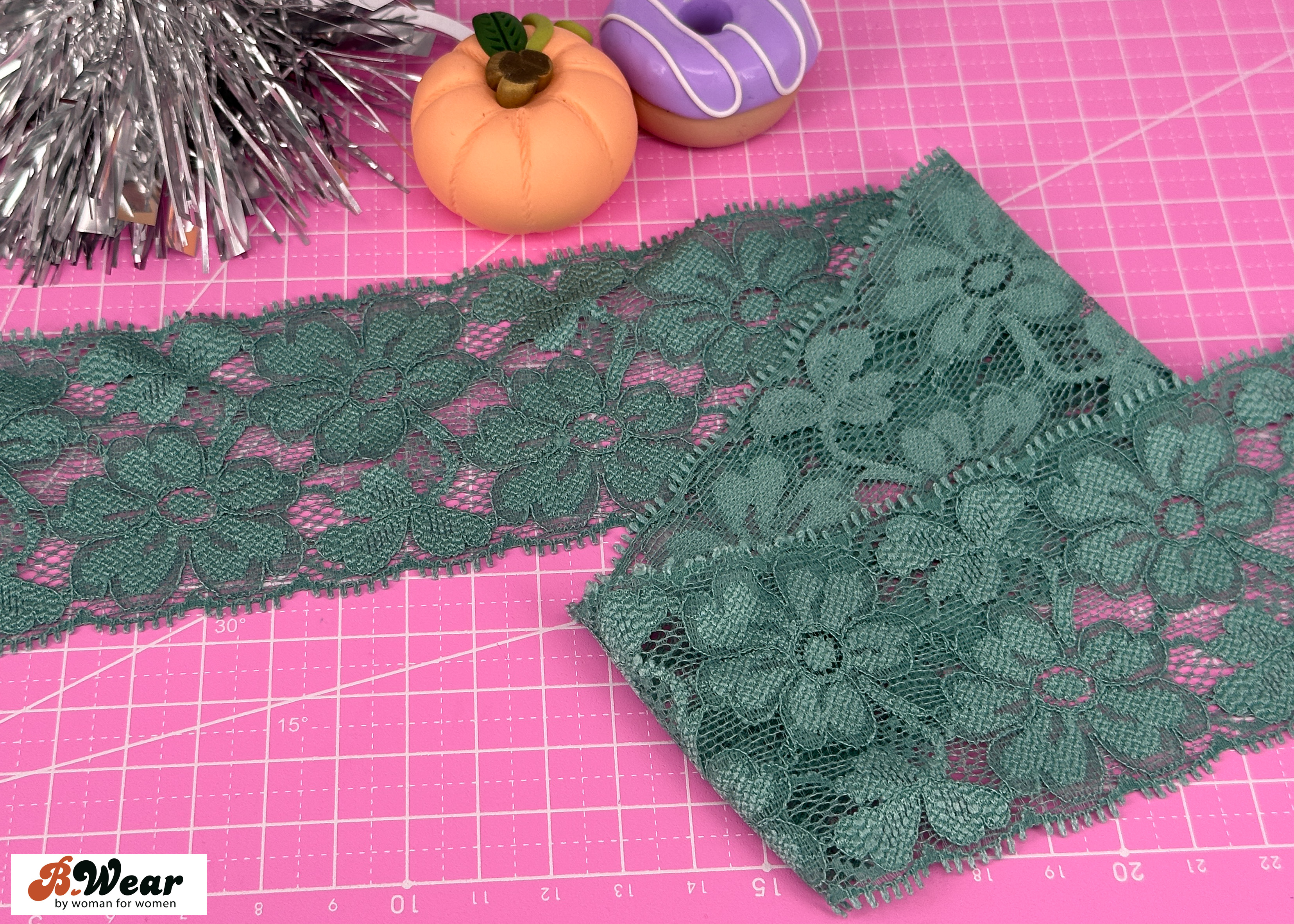 Soft stretch lace with flowers in Old Green 60 mm - 3