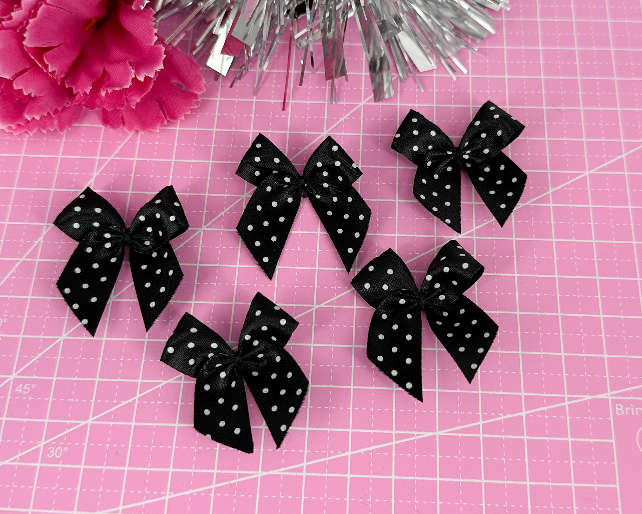 Bows with dots
