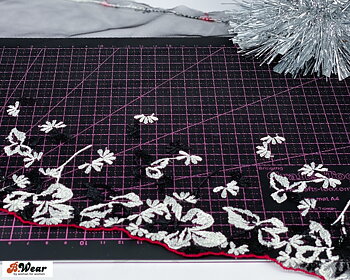 Black Tulle lace with white flower and red edge - 21 cm