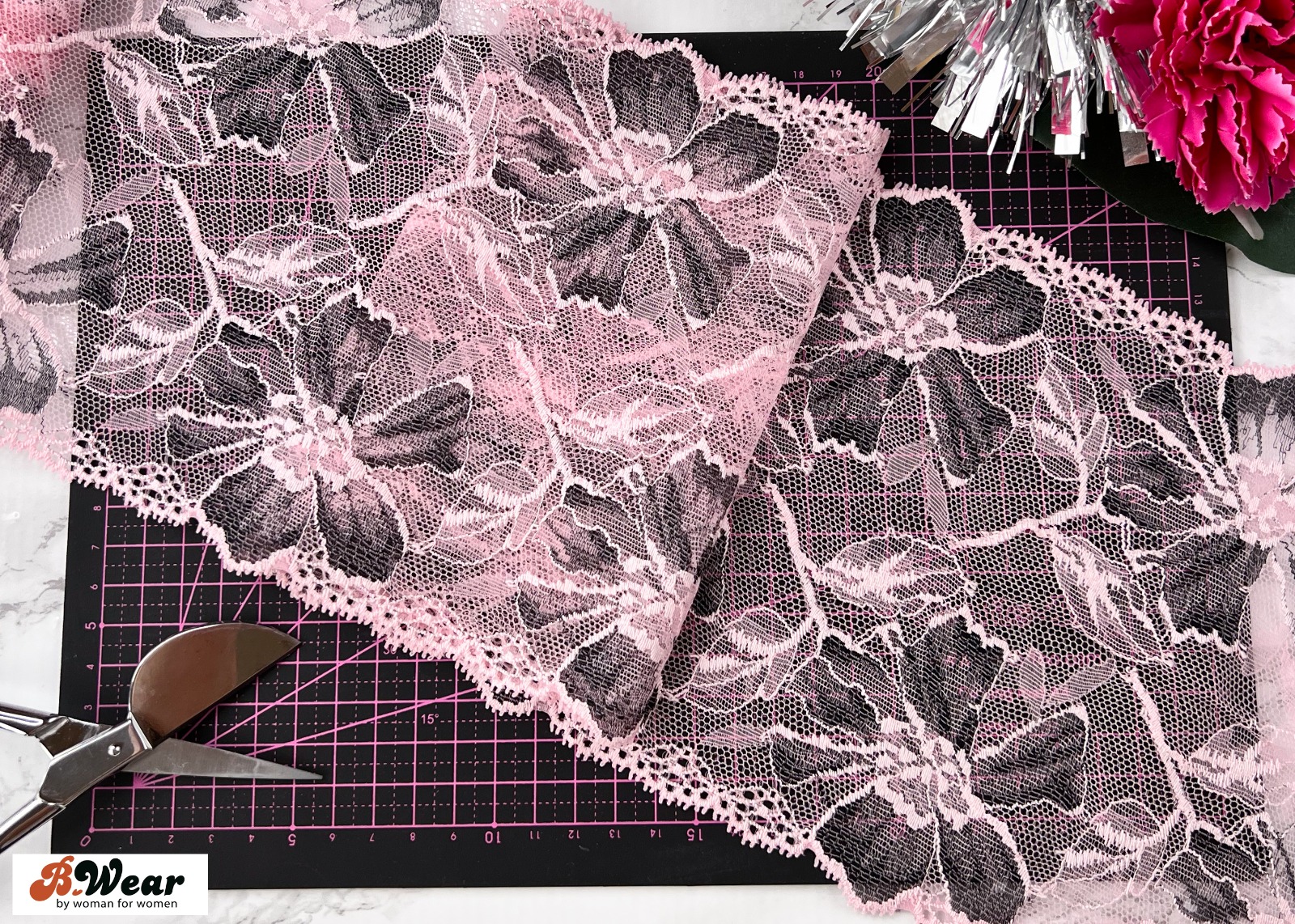 Lightpink with grey flowers in stretch 15 cm
