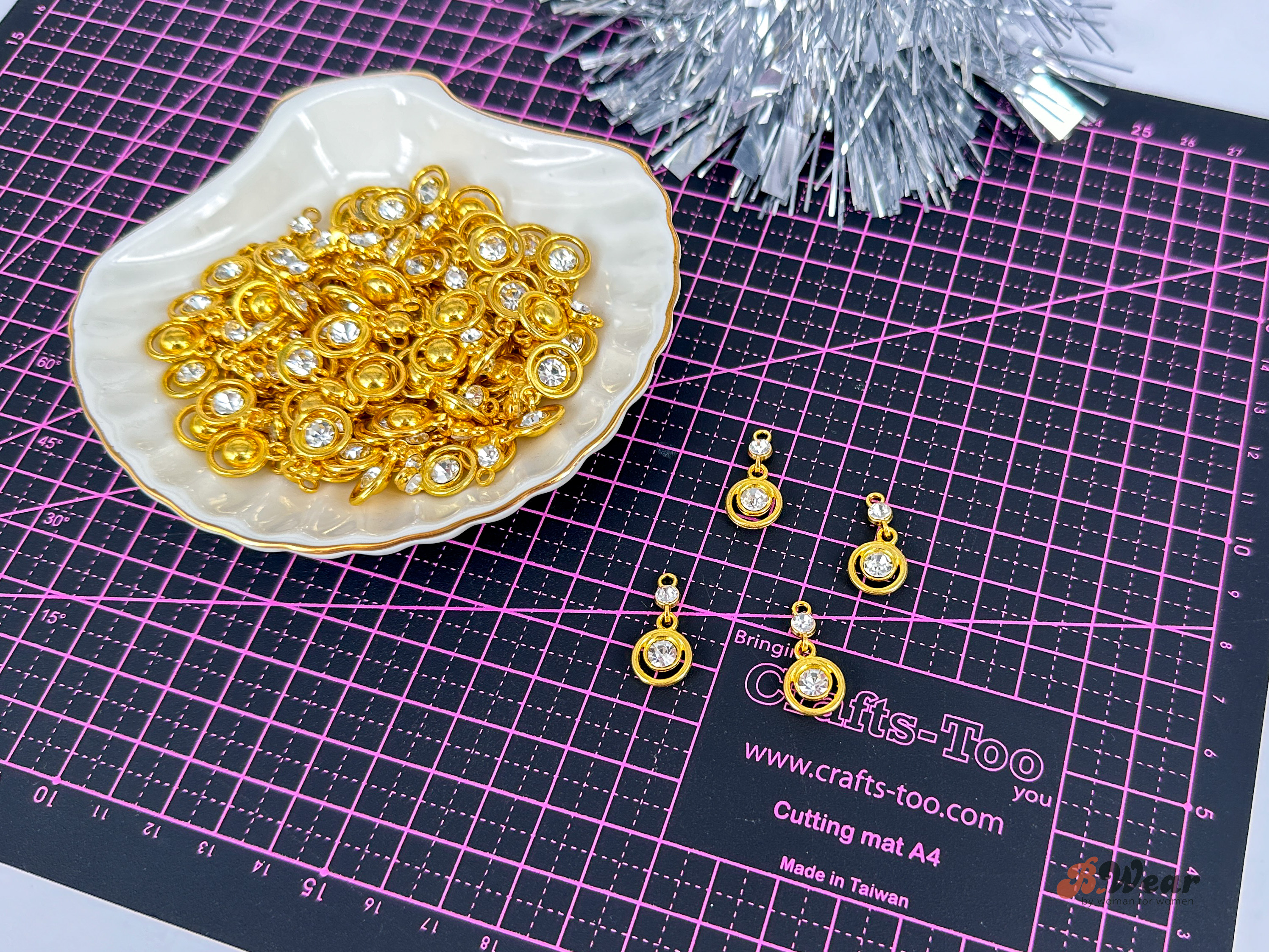 Decoration Two stones - gold