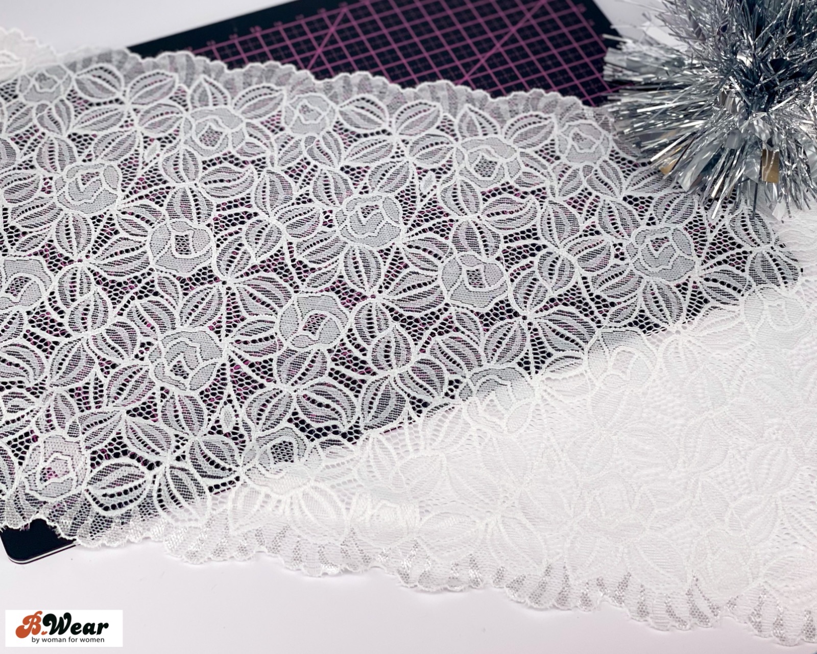 Beautiful Light Ivory stretch lace - 24 cm