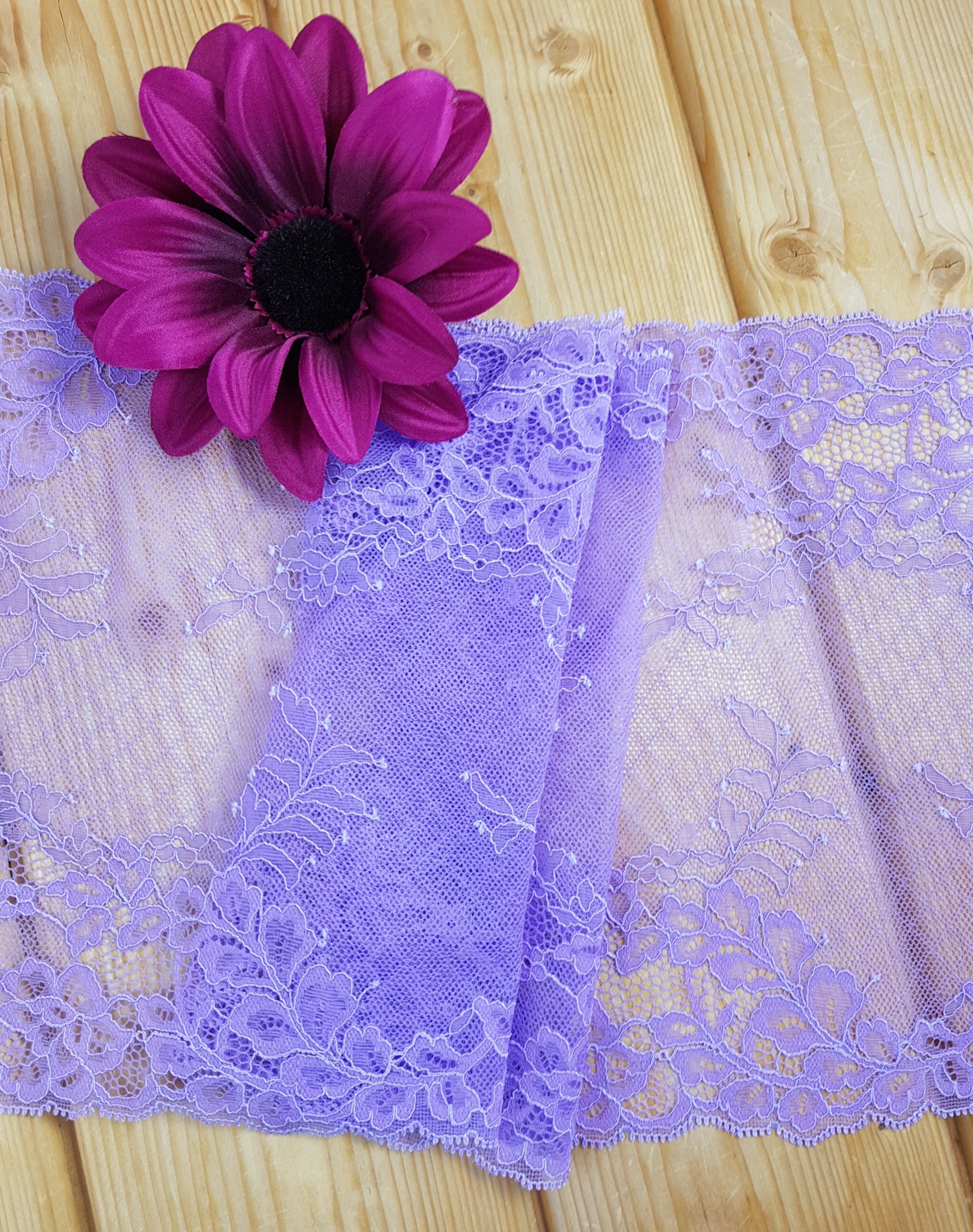 22 cm wide Stretch lace in Lightpurple