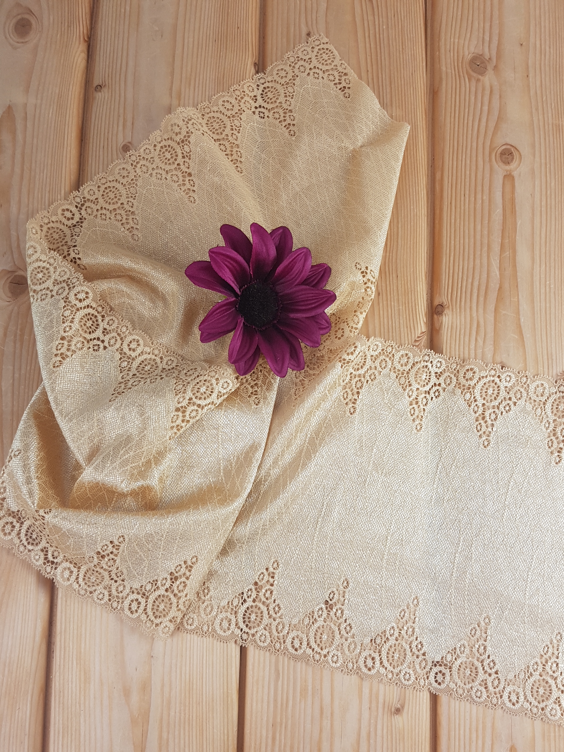 20 cm stretch lace in goldenguld