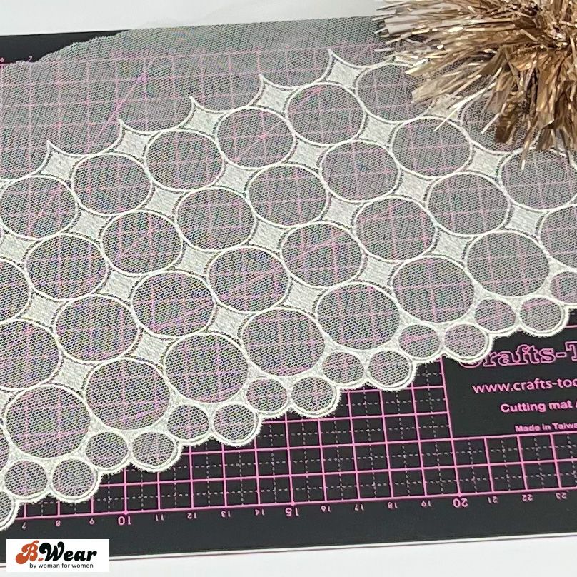 Beautiful  Offwhite non stretch lace 18 cm