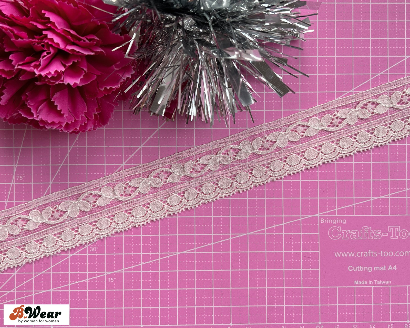 Ivory Elastic lace with beautiful pattern - 30 mm