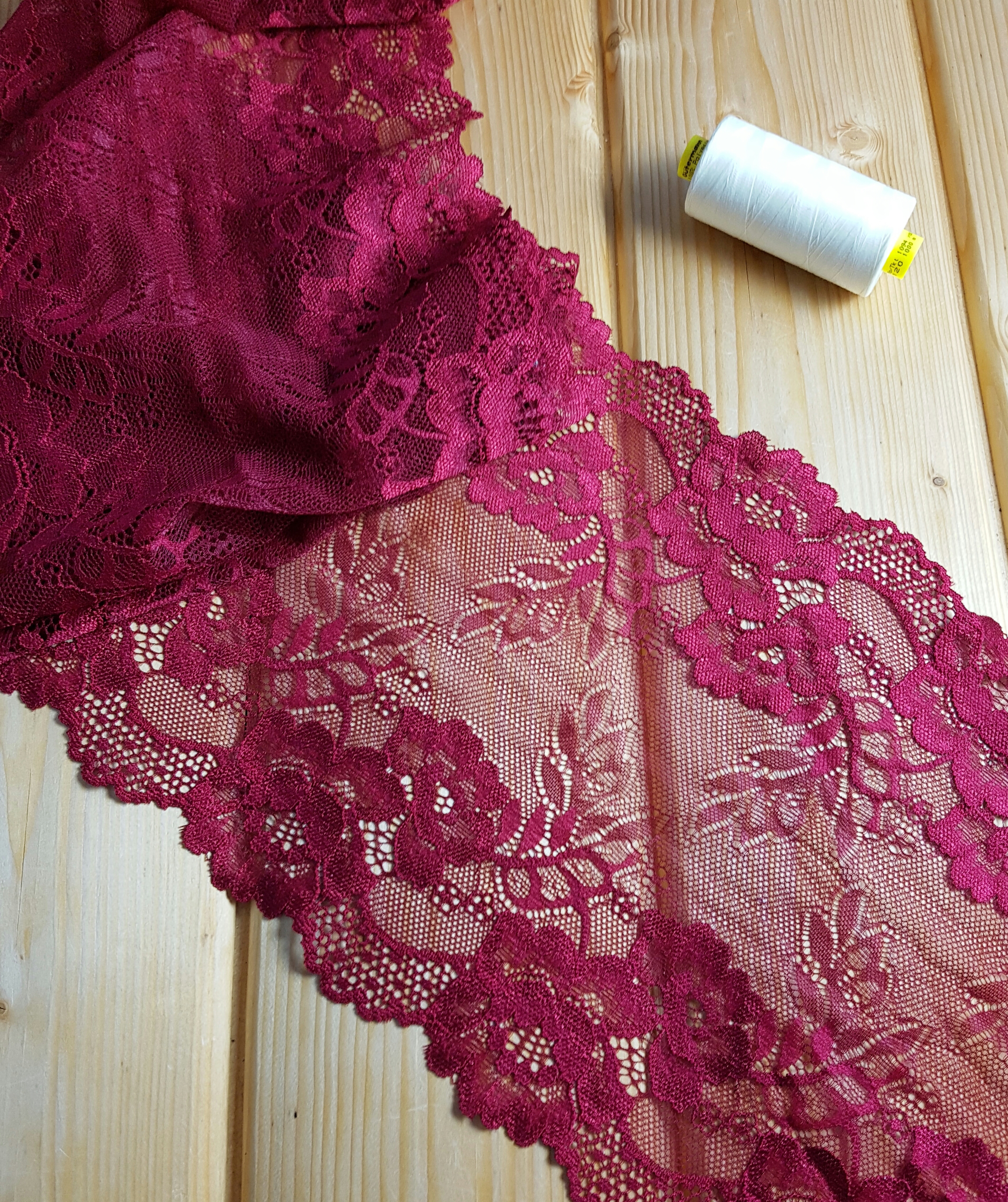 Stretch lace - 19 cm