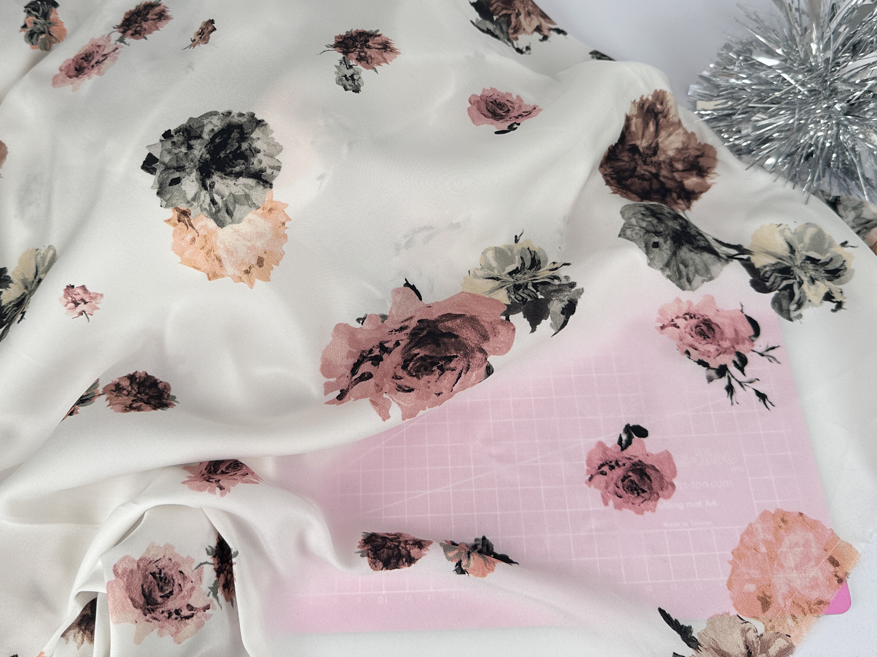 Remnant piece - White viscose fabric with flowers