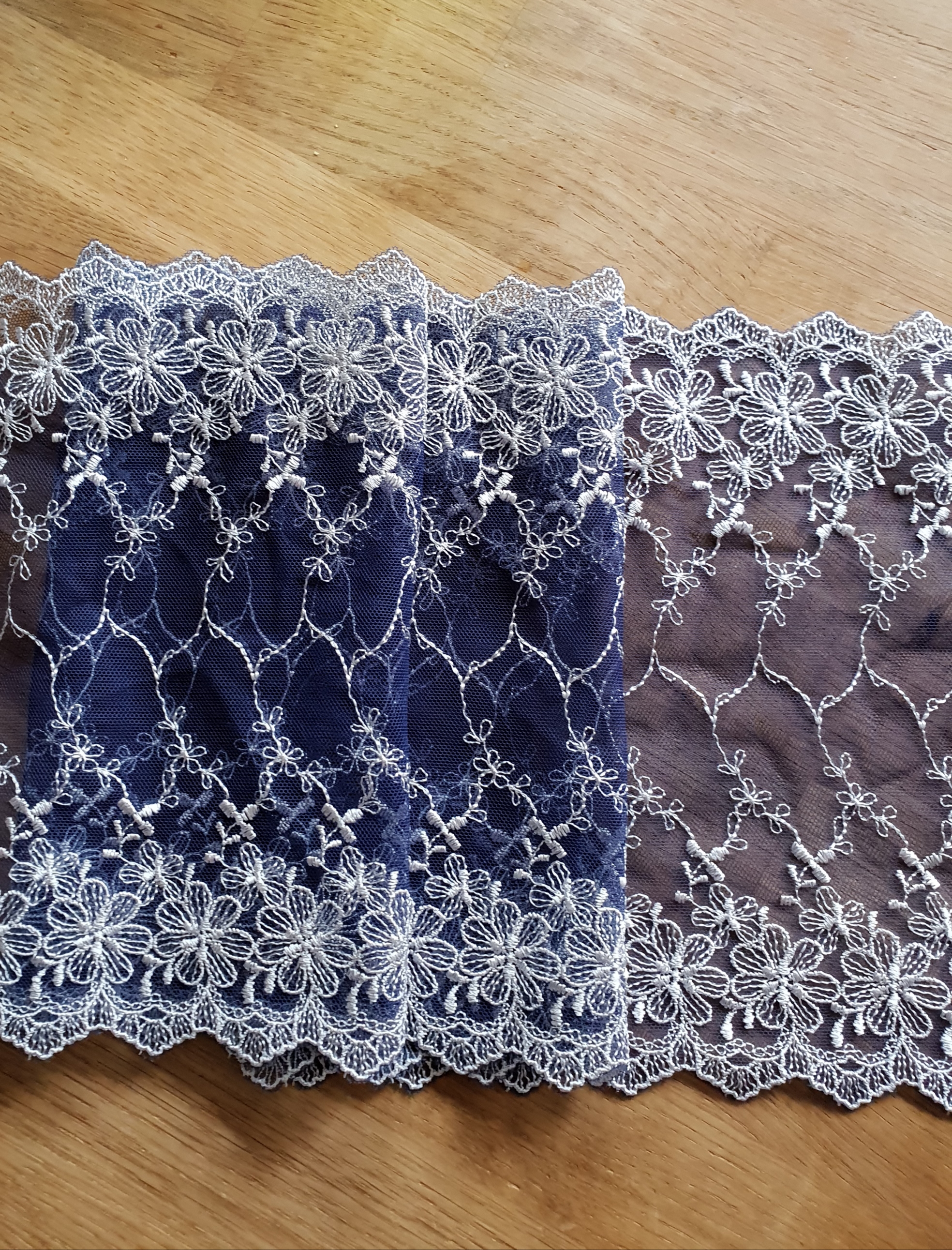 Beautiful lace with white flowers - 2
