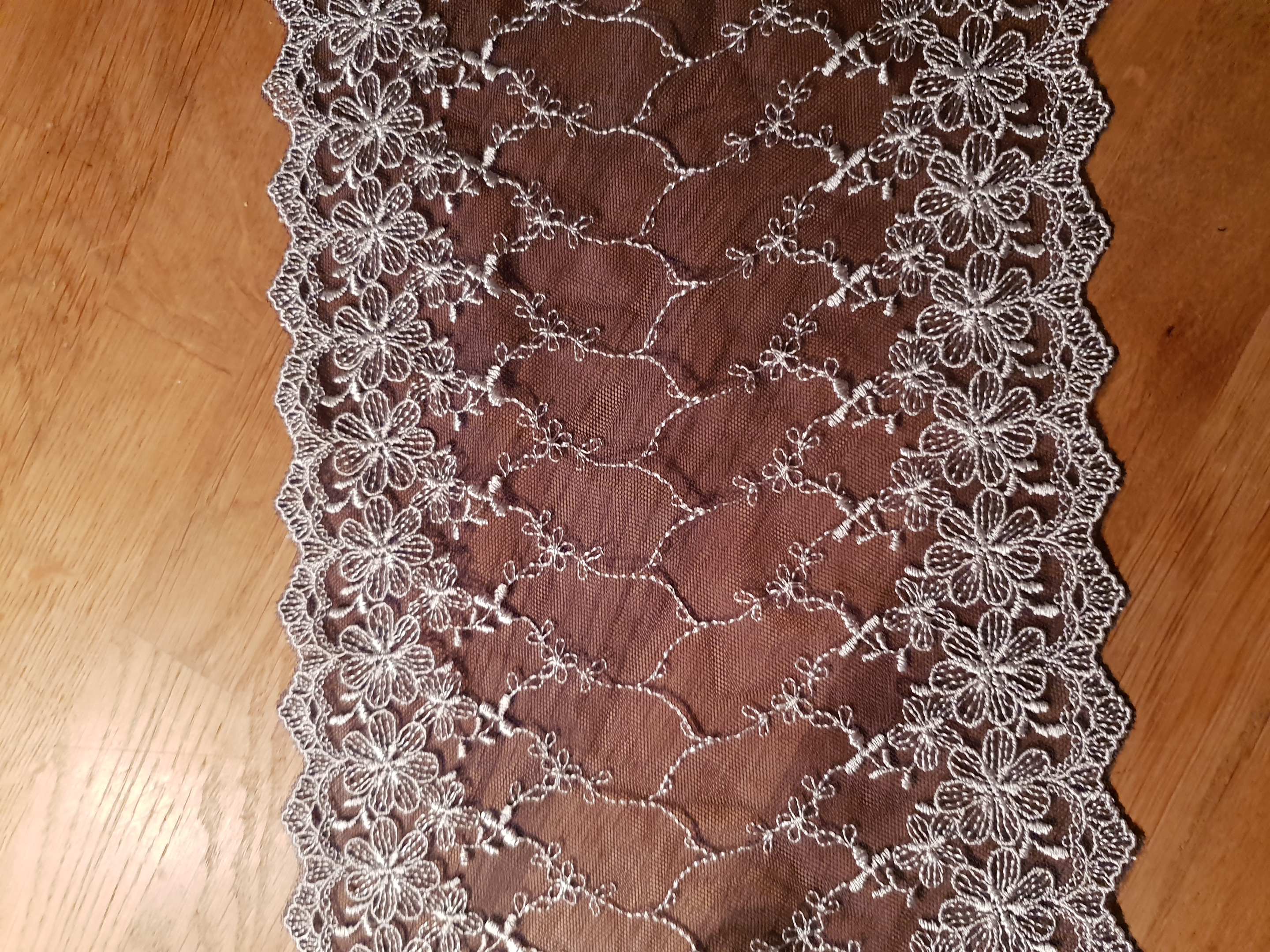 Beautiful lace with white flowers - 3