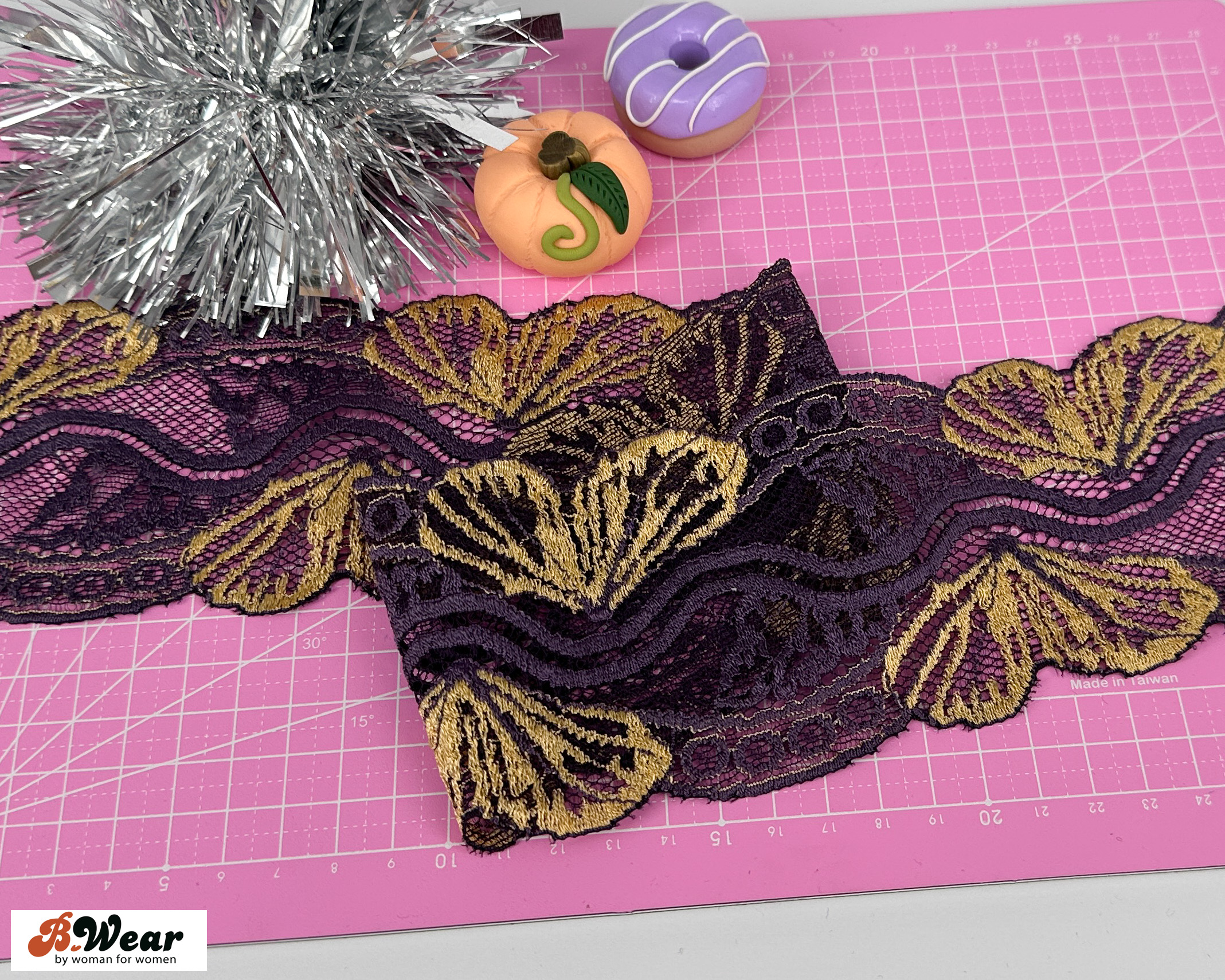 70 mm wide stretch lace - Purple with goldenyellow leafs - 2