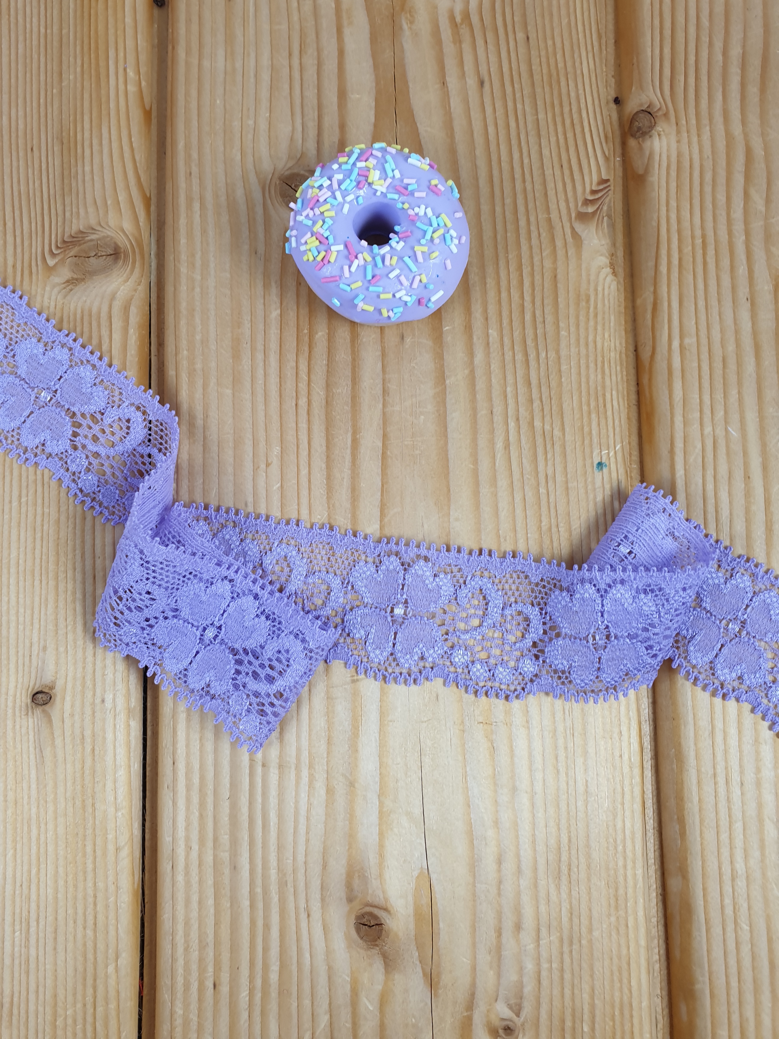 Lilac stretch lace with flowers - 32 mm - 2