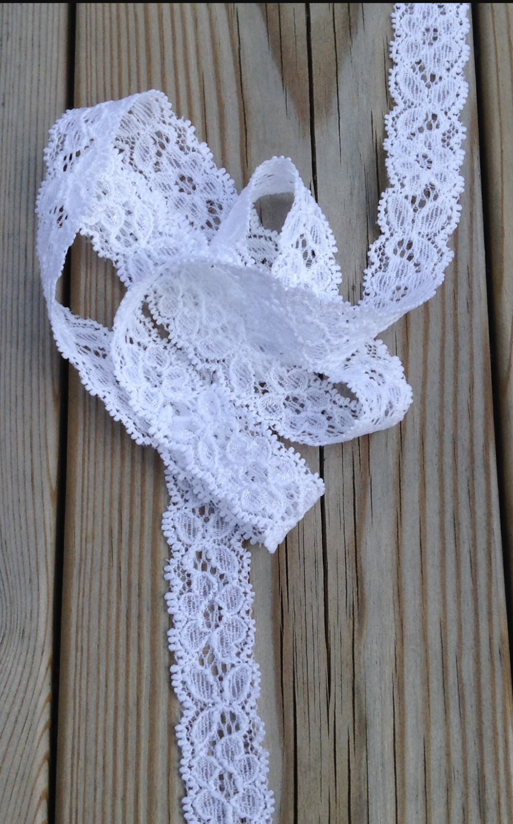 White stretch lace with flowers - 20 mm