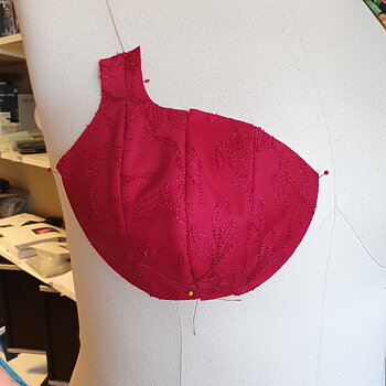 Red lace together with Lingerie Satin 
