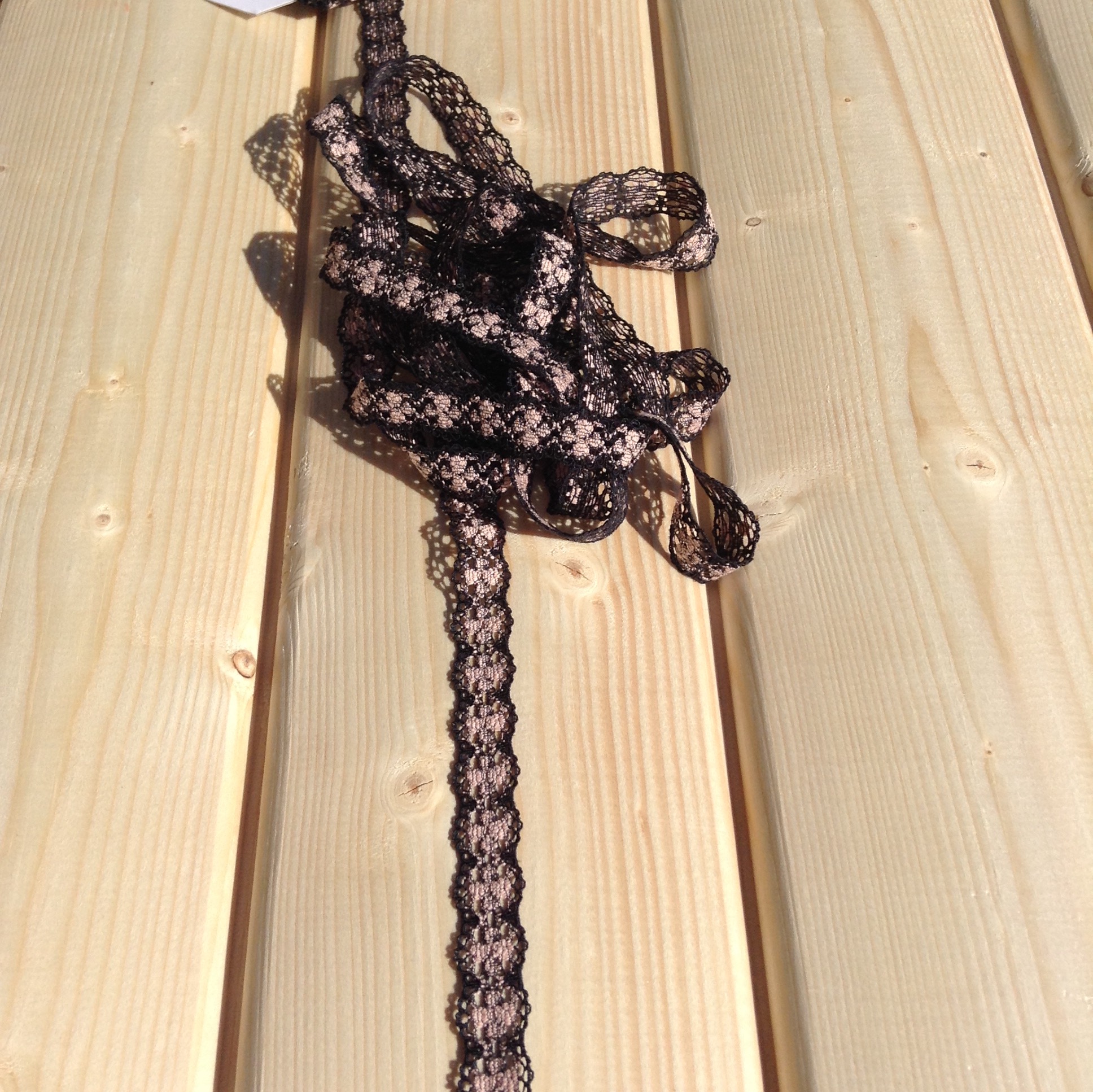 Broderad spets med stretch - Svart/beige