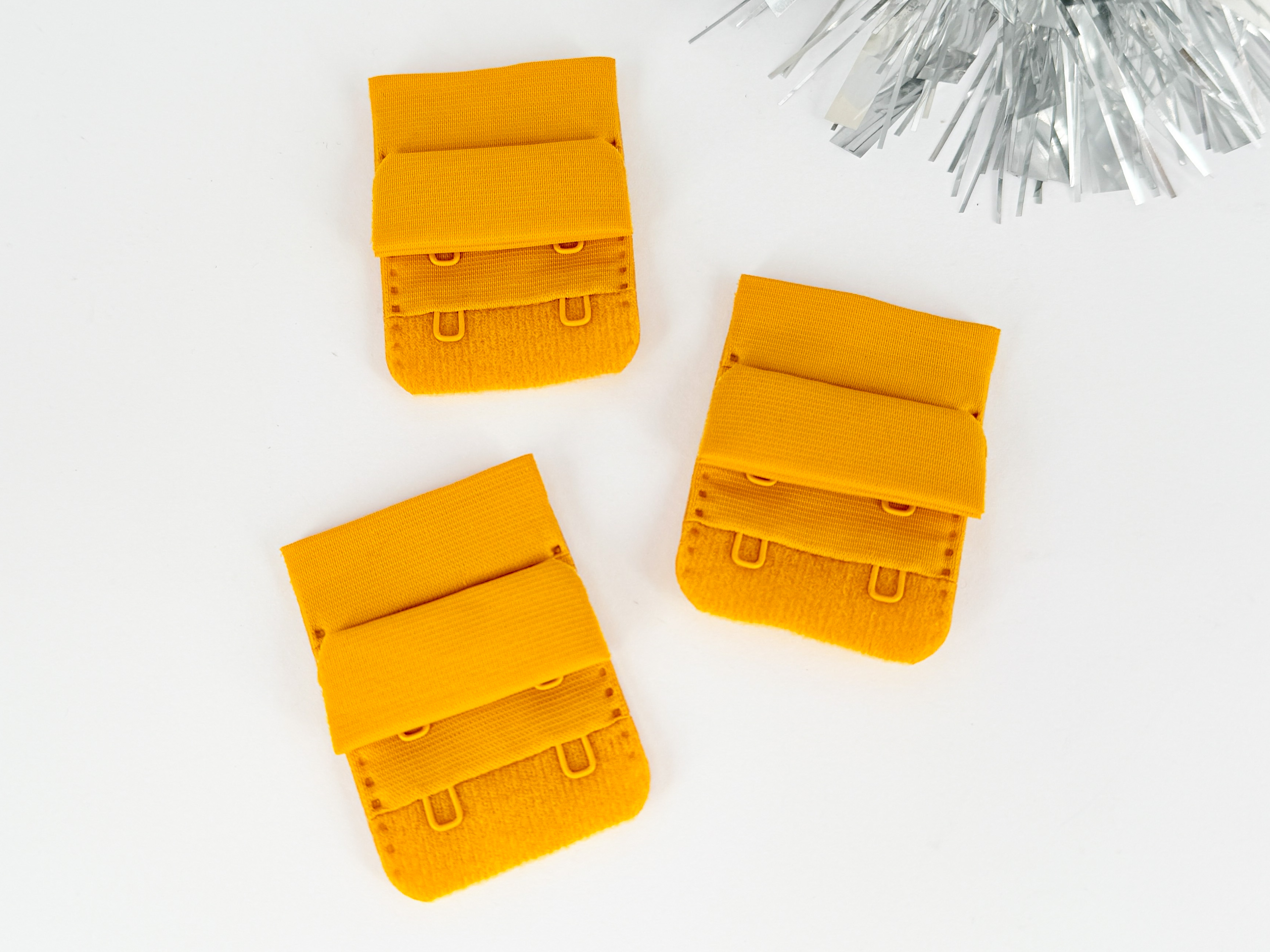 Hook & Eye 2x3 - Yellow