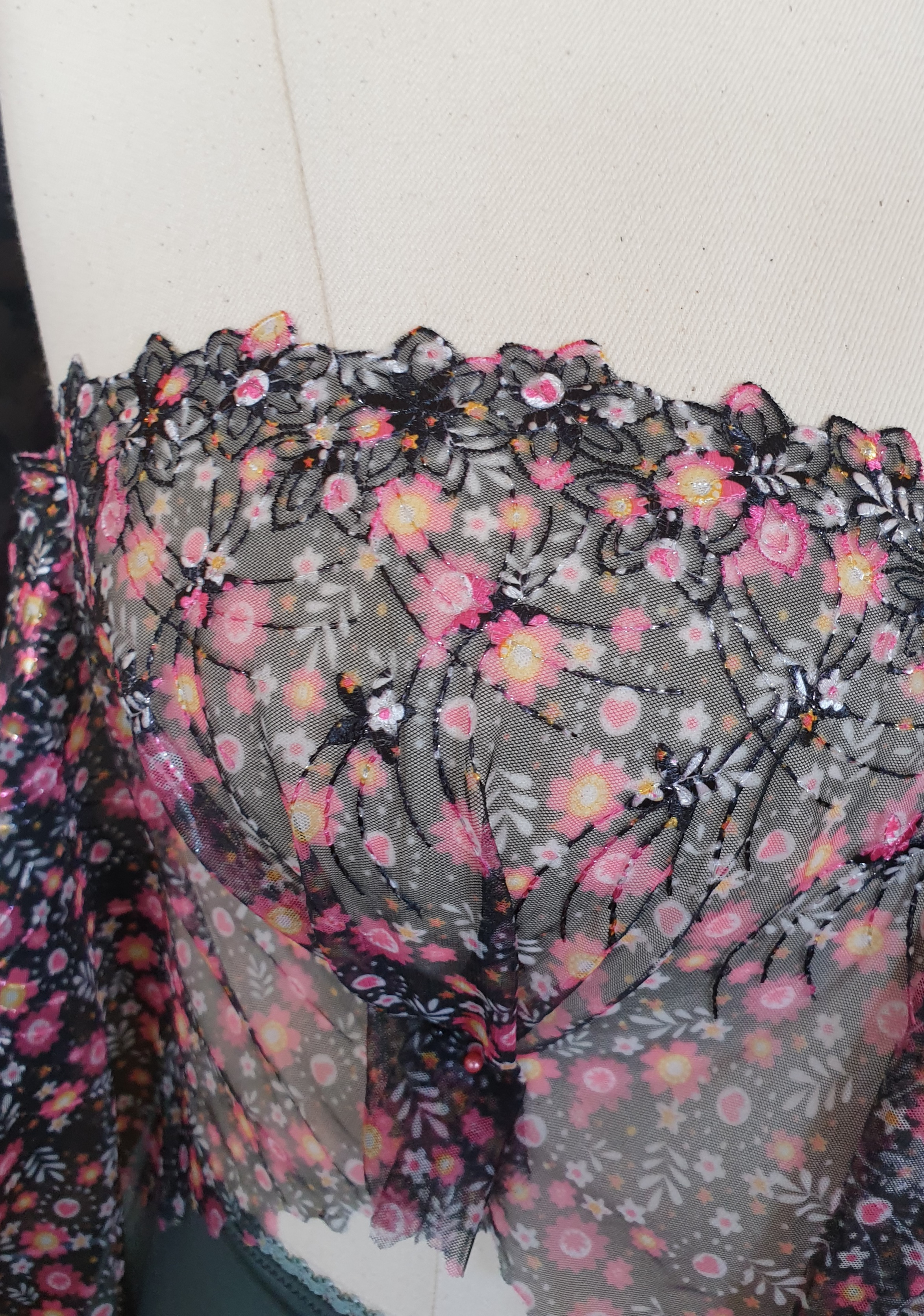 Flower Power spets i Svart - stum - 3