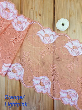 Orange med rosa blommor