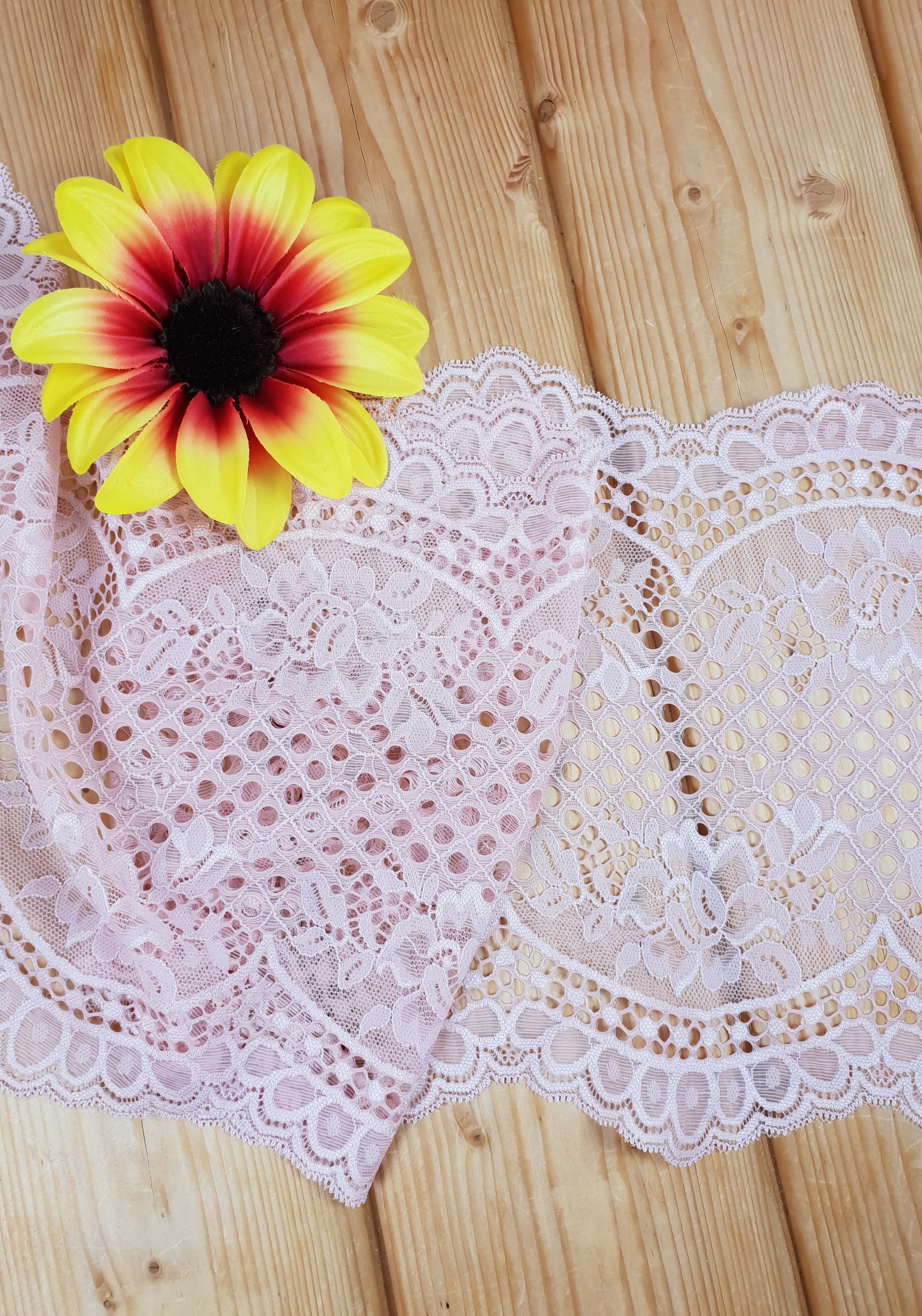 Beigepink lovely stretch lace