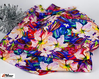 Färgglatt badtyg med vackra hibiskusar - bit