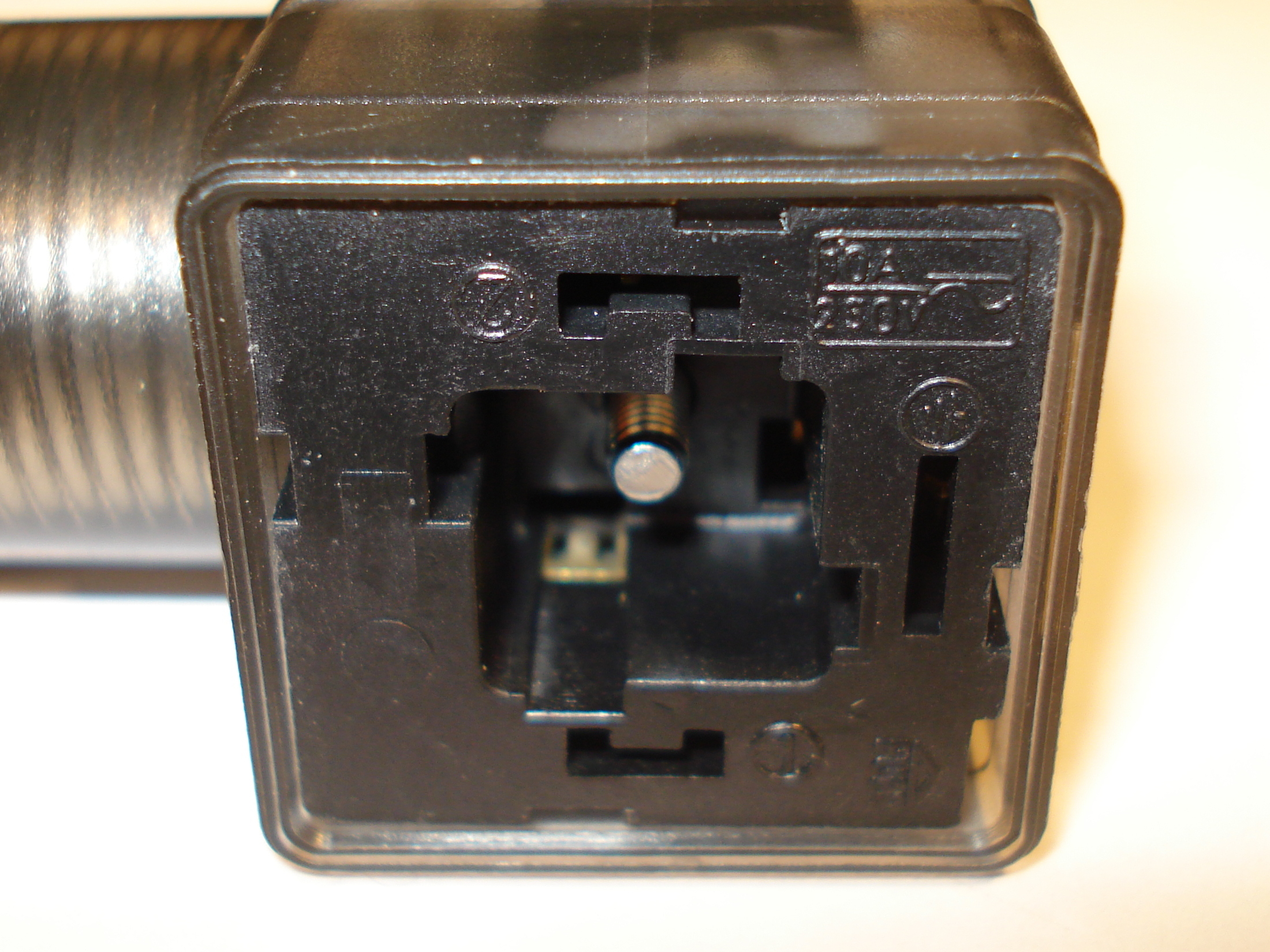 Cable socket 230V AC/DC square - 2