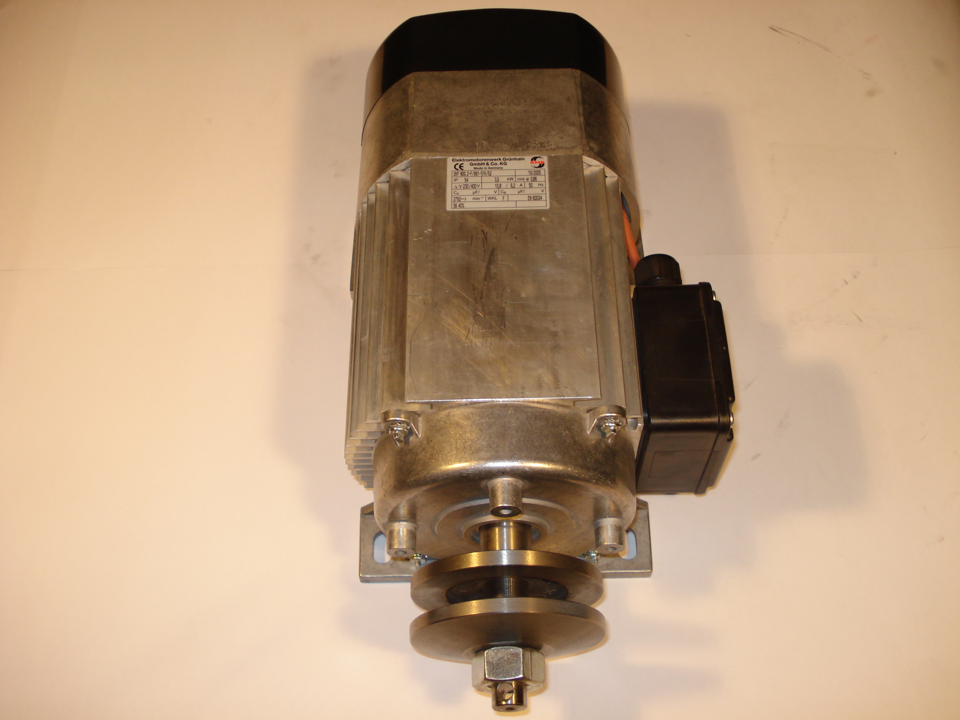 Hörnkap  DKF80G2 3.0KW 2/4V B3 RotaRiktVä HögerGänga Broms