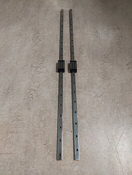 2 linjärskenor B=20 L=1140 mm komplett med vagn för Deck-Maskin